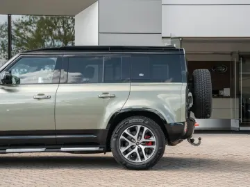 LAND ROVER Defender 110 D300 3.0 X 2xKlima 360 ACC AHK AUT