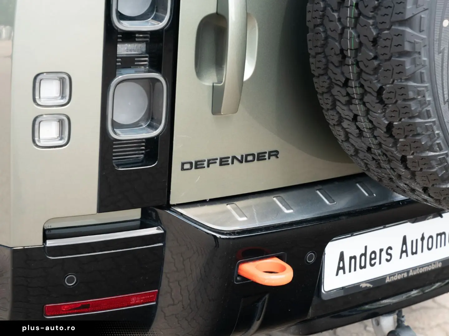 LAND ROVER Defender 110 D300 3.0 X 2xKlima 360 ACC AHK AUT