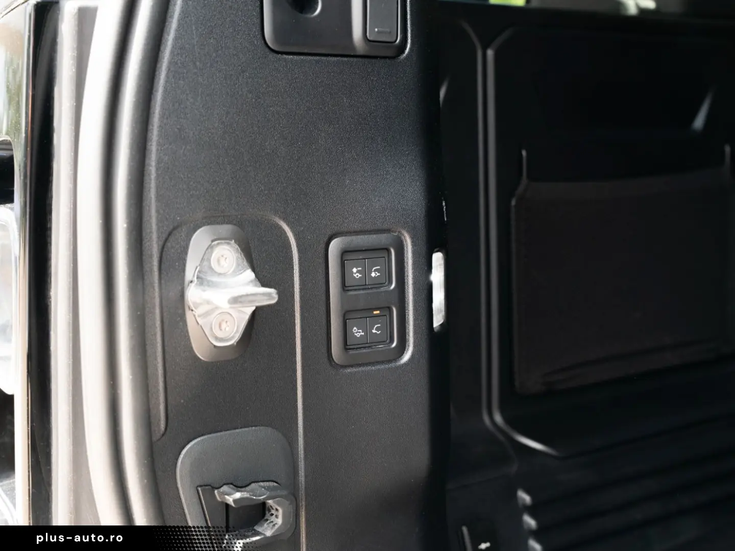 LAND ROVER Defender 110 D300 3.0 X 2xKlima 360 ACC AHK AUT