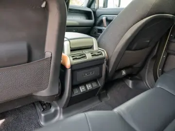 LAND ROVER Defender 110 D300 3.0 X 2xKlima 360 ACC AHK AUT