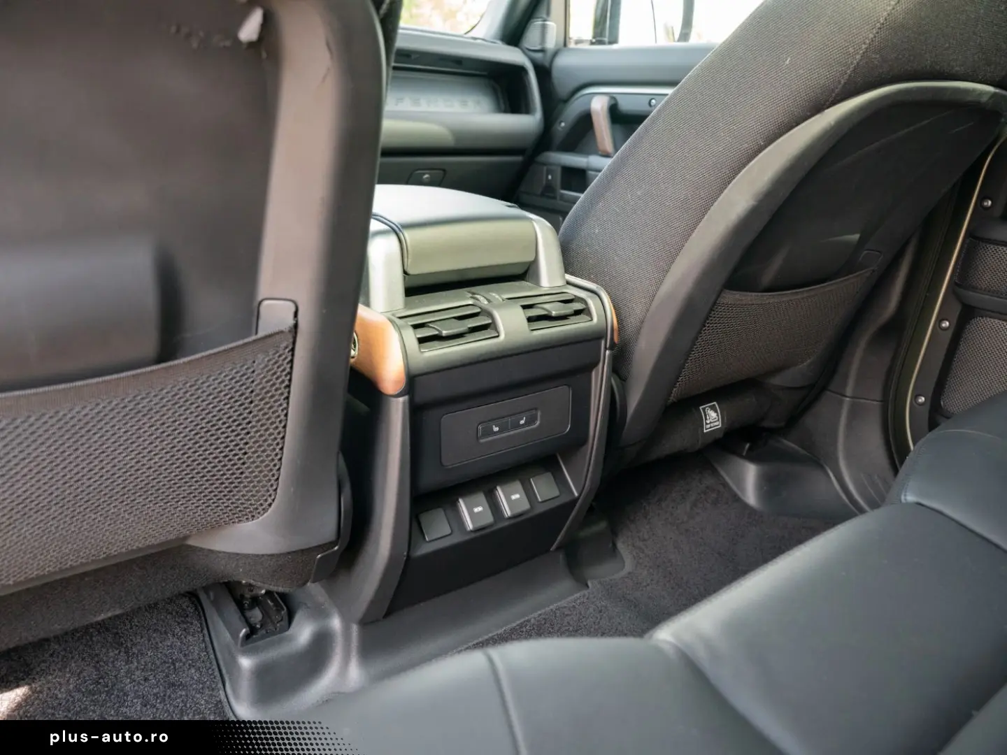 LAND ROVER Defender 110 D300 3.0 X 2xKlima 360 ACC AHK AUT