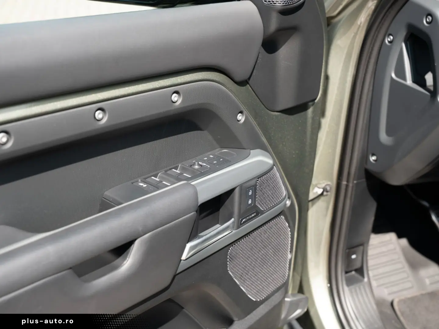 LAND ROVER Defender 110 D300 3.0 X 2xKlima 360 ACC AHK AUT