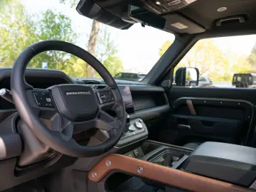 LAND ROVER Defender 110 D300 3.0 X 2xKlima 360 ACC AHK AUT