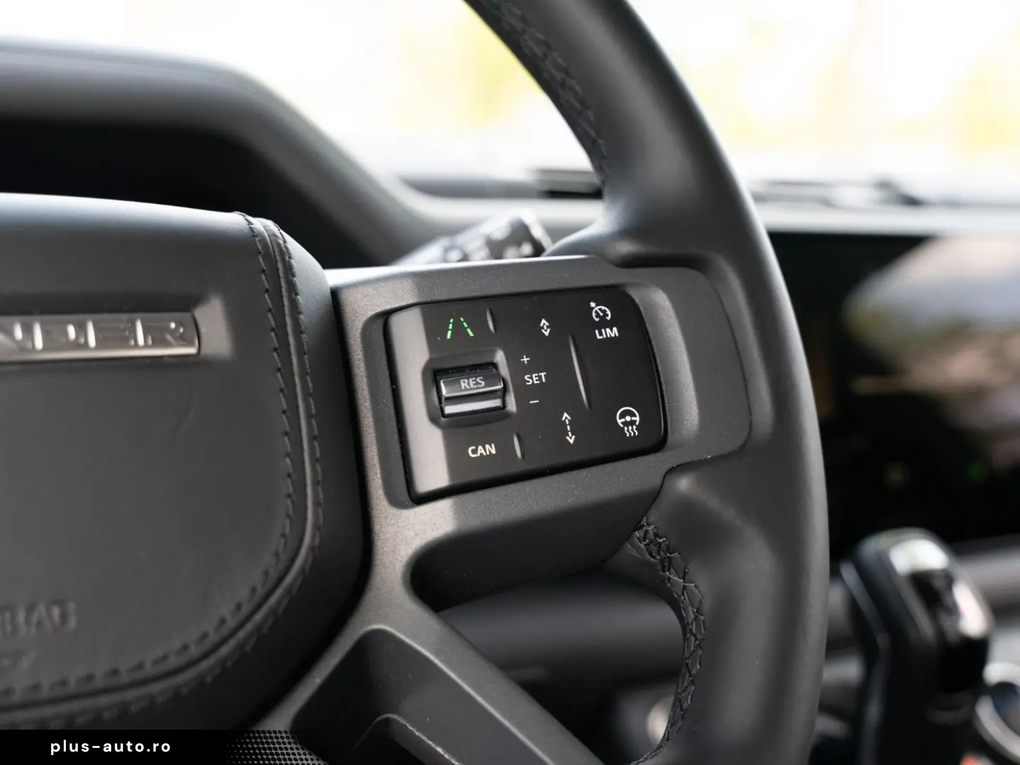 LAND ROVER Defender 110 D300 3.0 X 2xKlima 360 ACC AHK AUT