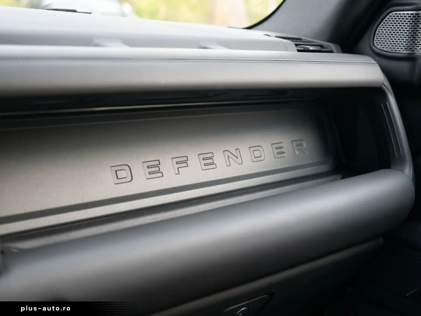 LAND ROVER Defender 110 D300 3.0 X 2xKlima 360 ACC AHK AUT