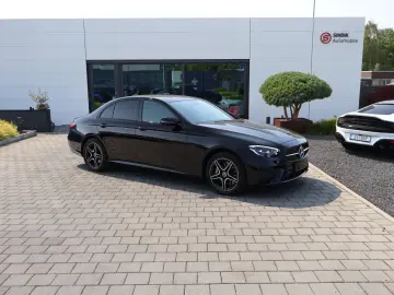 MERCEDES-BENZ E 300 de 4M AMG Pano-NightPak-AHK-Kame…