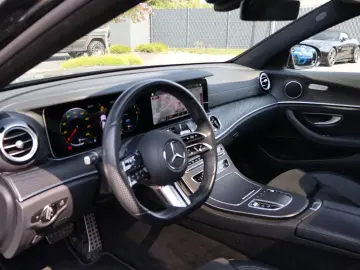 MERCEDES-BENZ E 300 de 4M AMG Pano-NightPak-AHK-Kame…