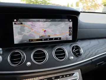 MERCEDES-BENZ E 300 de 4M AMG Pano-NightPak-AHK-Kame…