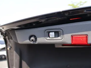MERCEDES-BENZ E 300 de 4M AMG Pano-NightPak-AHK-Kame…