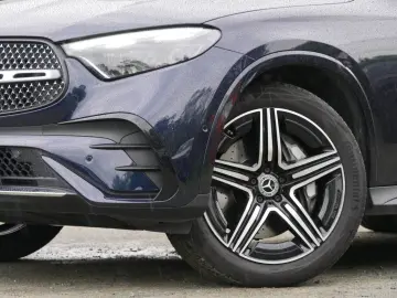MERCEDES-BENZ GLC 200 4Matic AMG Line Premium Plus AHK