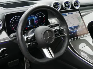 MERCEDES-BENZ GLC 200 4Matic AMG Line Premium Plus AHK