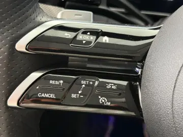 MERCEDES-BENZ GLC 220d 4M AMG PANO HEADUP MEMORY DIG…