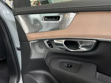 VOLVO XC90 T8 AWD Ultra-Bright Neues-Modell Luftfahrwe