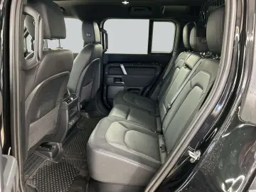 LAND ROVER Defender 110 D300 X-Dynamic SE