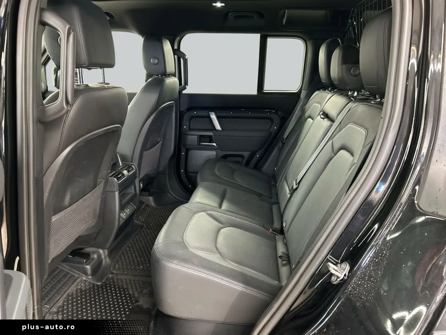 LAND ROVER Defender 110 D300 X-Dynamic SE
