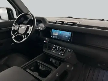 LAND ROVER Defender 110 D300 X-Dynamic SE