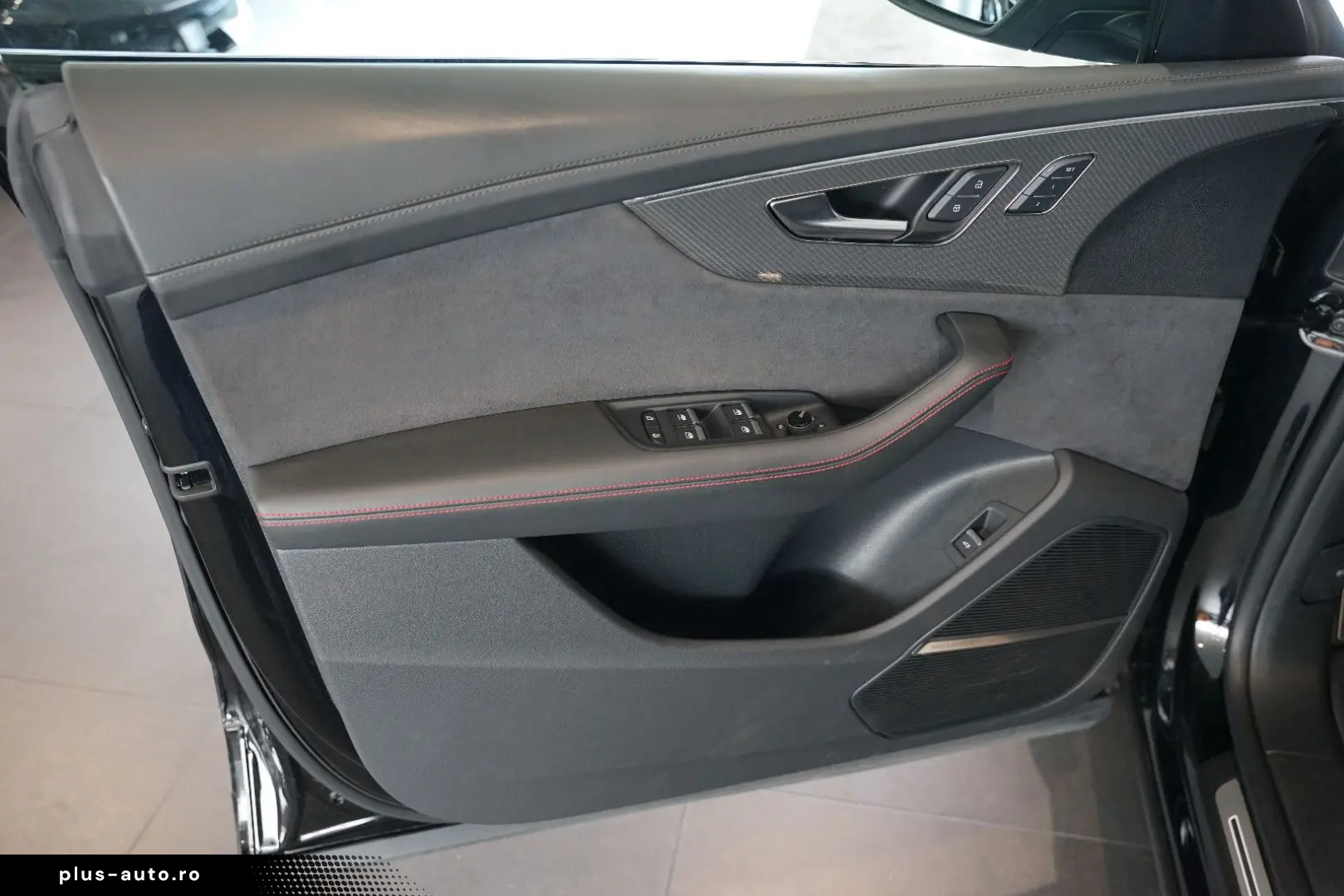 AUDI RSQ8   HuD   Keramik   Pano   305 km h   23