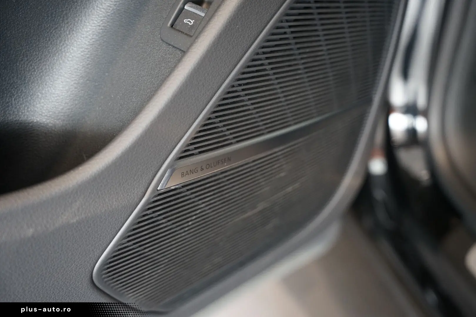 AUDI RSQ8   HuD   Keramik   Pano   305 km h   23