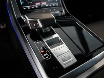 AUDI Q8 50 TDI S line   S-Sportsitze   Pano   B&O