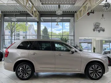 VOLVO XC 90 T8 AWD Plus Bright 7Sitze Pano LEDER STDHZ