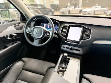 VOLVO XC 90 T8 AWD Plus Bright 7Sitze Pano LEDER STDHZ
