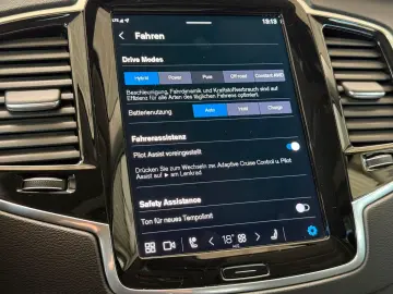 VOLVO XC 90 T8 AWD Plus Bright 7Sitze Pano LEDER STDHZ