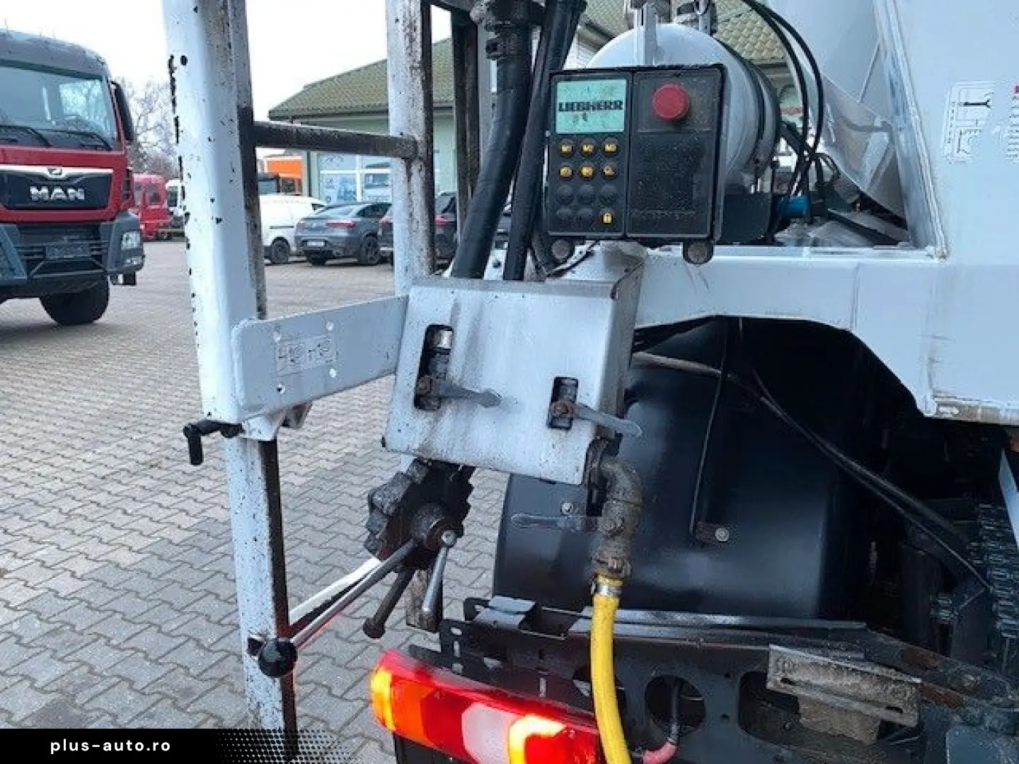 MERCEDES-BENZ AROCS 3240 8X4 BETONMIXER LIEBHERR   2018