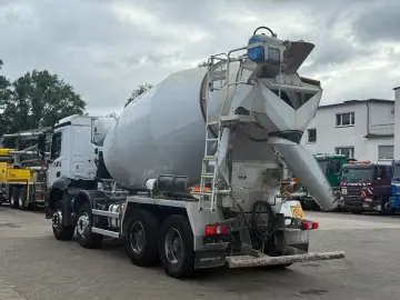 MERCEDES-BENZ AROCS 3340 8x4 Betonmischer Intermix P10C UL