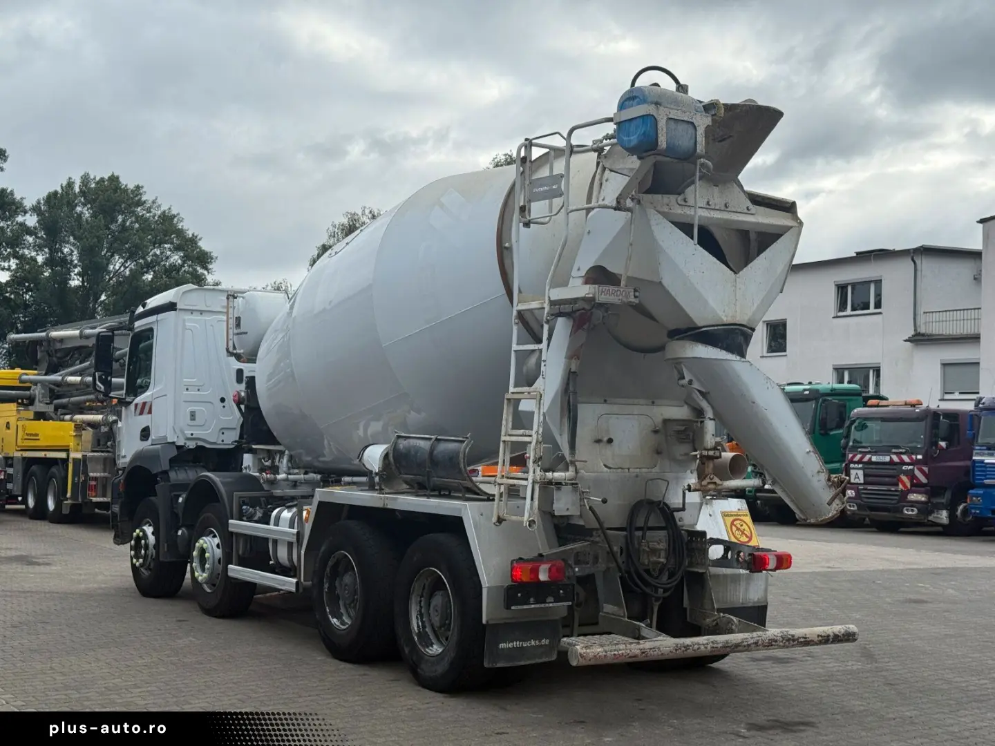 MERCEDES-BENZ AROCS 3340 8x4 Betonmischer Intermix P10C UL