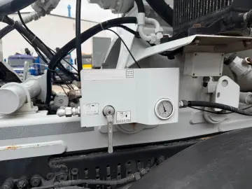 MERCEDES-BENZ AROCS 3340 8x4 Betonmischer Intermix P10C UL