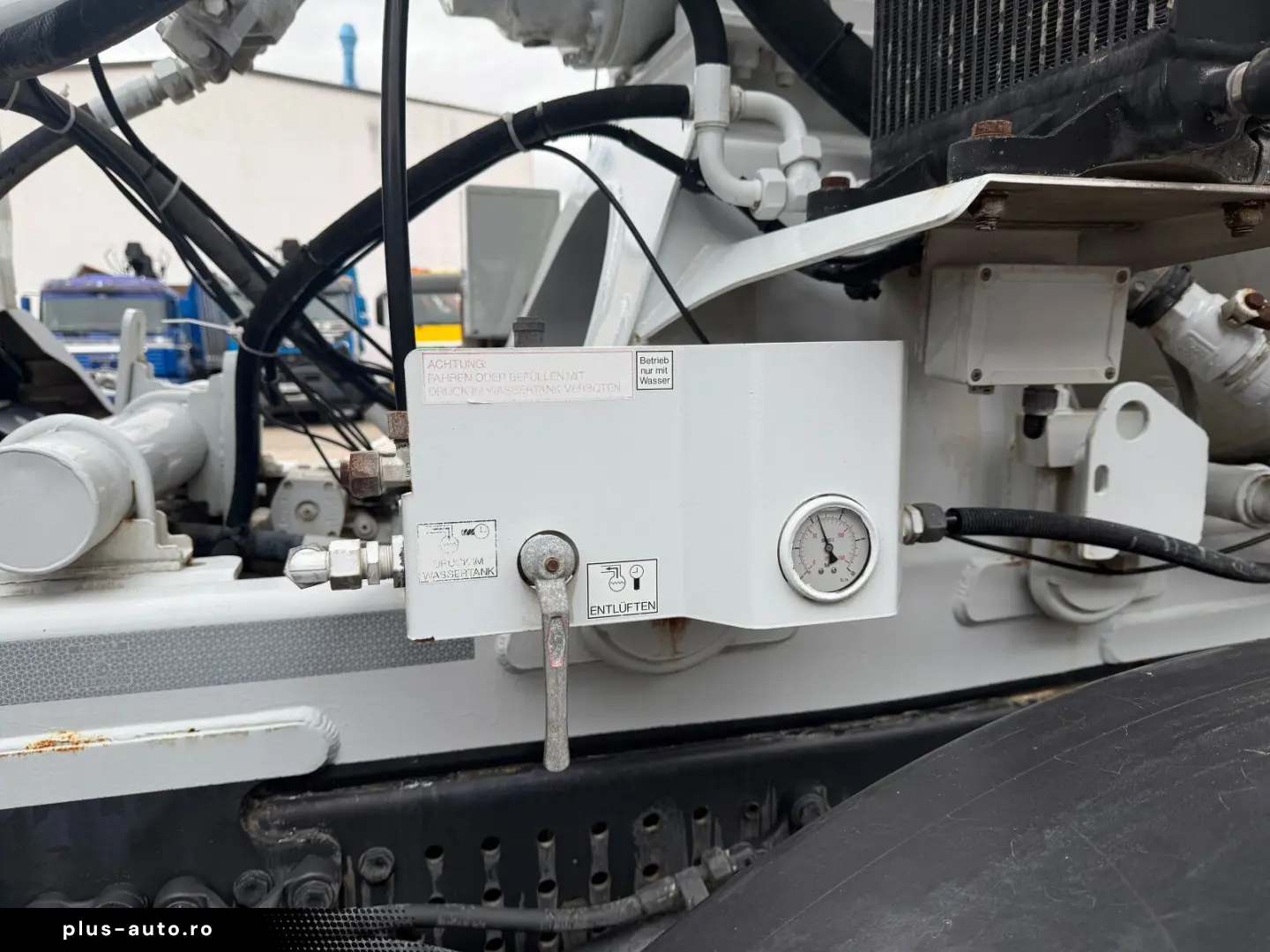 MERCEDES-BENZ AROCS 3340 8x4 Betonmischer Intermix P10C UL