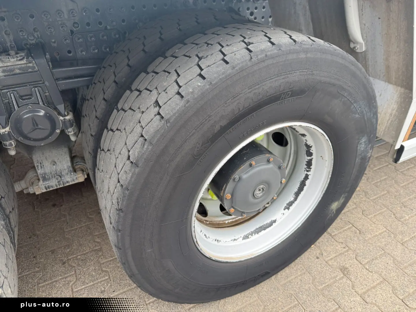 MERCEDES-BENZ AROCS 3340 8x4 Betonmischer Intermix P10C UL