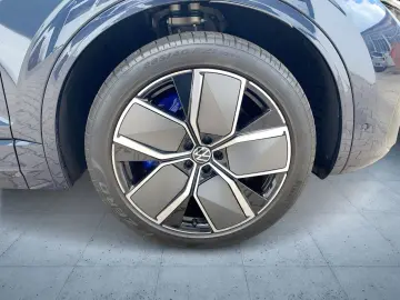 VW Touareg R 3.0 eHybrid 4M Tiptr. 360 AHK HuD Lede