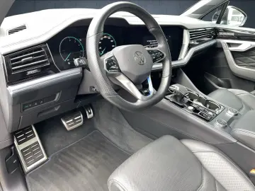 VW Touareg R 3.0 eHybrid 4M Tiptr. 360 AHK HuD Lede