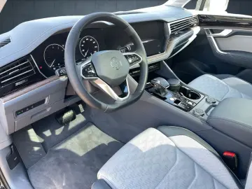 VW Touareg Elegance 3.0 eHybrid 4M Autom Pano Leder