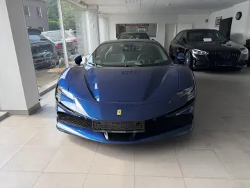FERRARI SF90 Stradale Two-Tone Liftsystem JBL CarPlay