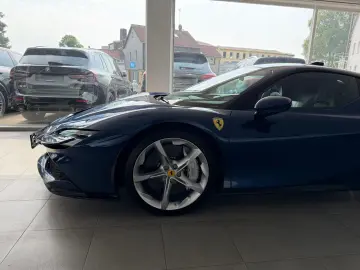 FERRARI SF90 Stradale Two-Tone Liftsystem JBL CarPlay