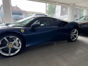 FERRARI SF90 Stradale Two-Tone Liftsystem JBL CarPlay