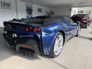 FERRARI SF90 Stradale Two-Tone Liftsystem JBL CarPlay