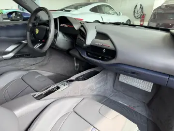 FERRARI SF90 Stradale Two-Tone Liftsystem JBL CarPlay