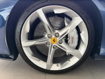 FERRARI SF90 Stradale Two-Tone Liftsystem JBL CarPlay