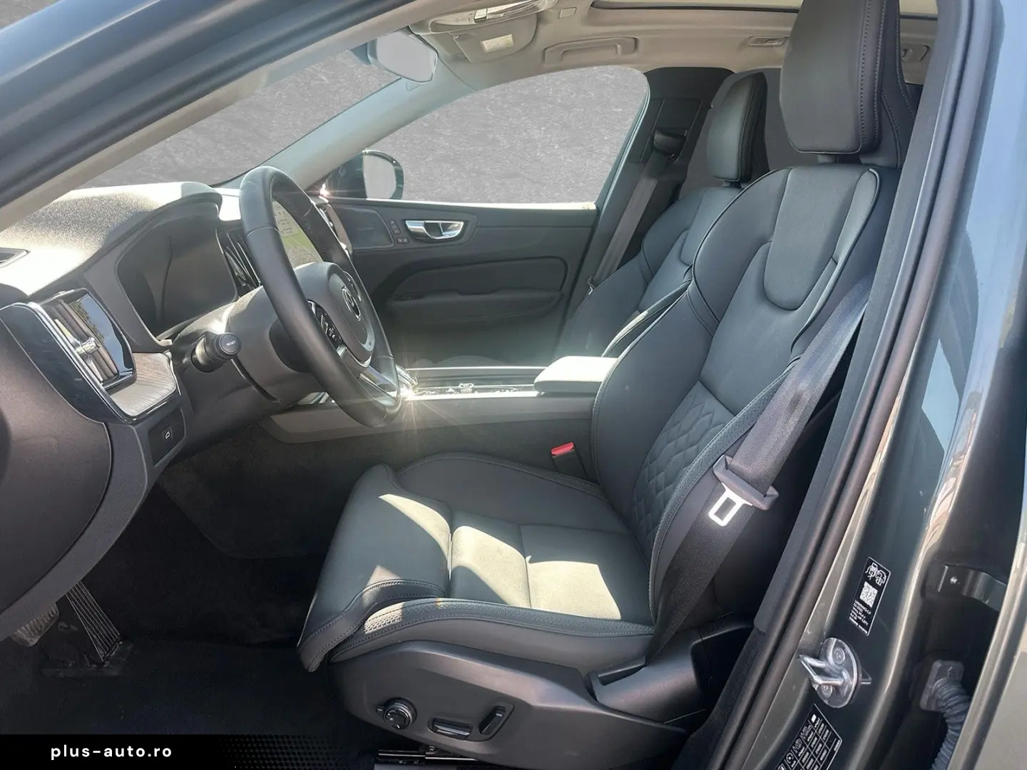 VOLVO XC60 B5 AWD Mild-Hybrid Plus Dark ACC HUD SD