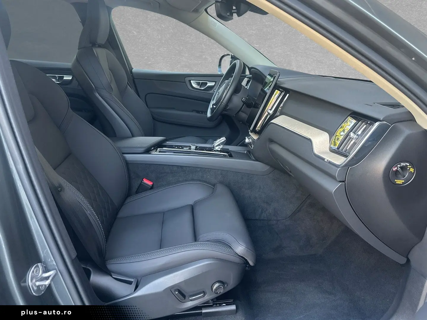 VOLVO XC60 B5 AWD Mild-Hybrid Plus Dark ACC HUD SD