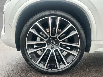 VOLVO XC90 B5 AWD Mild-Hybrid Ultra Bright 7-Sitzer SD