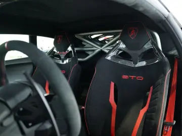 LAMBORGHINI Huracán STO  2.Hand  LIFT  Kamera  Nero-Nemesis