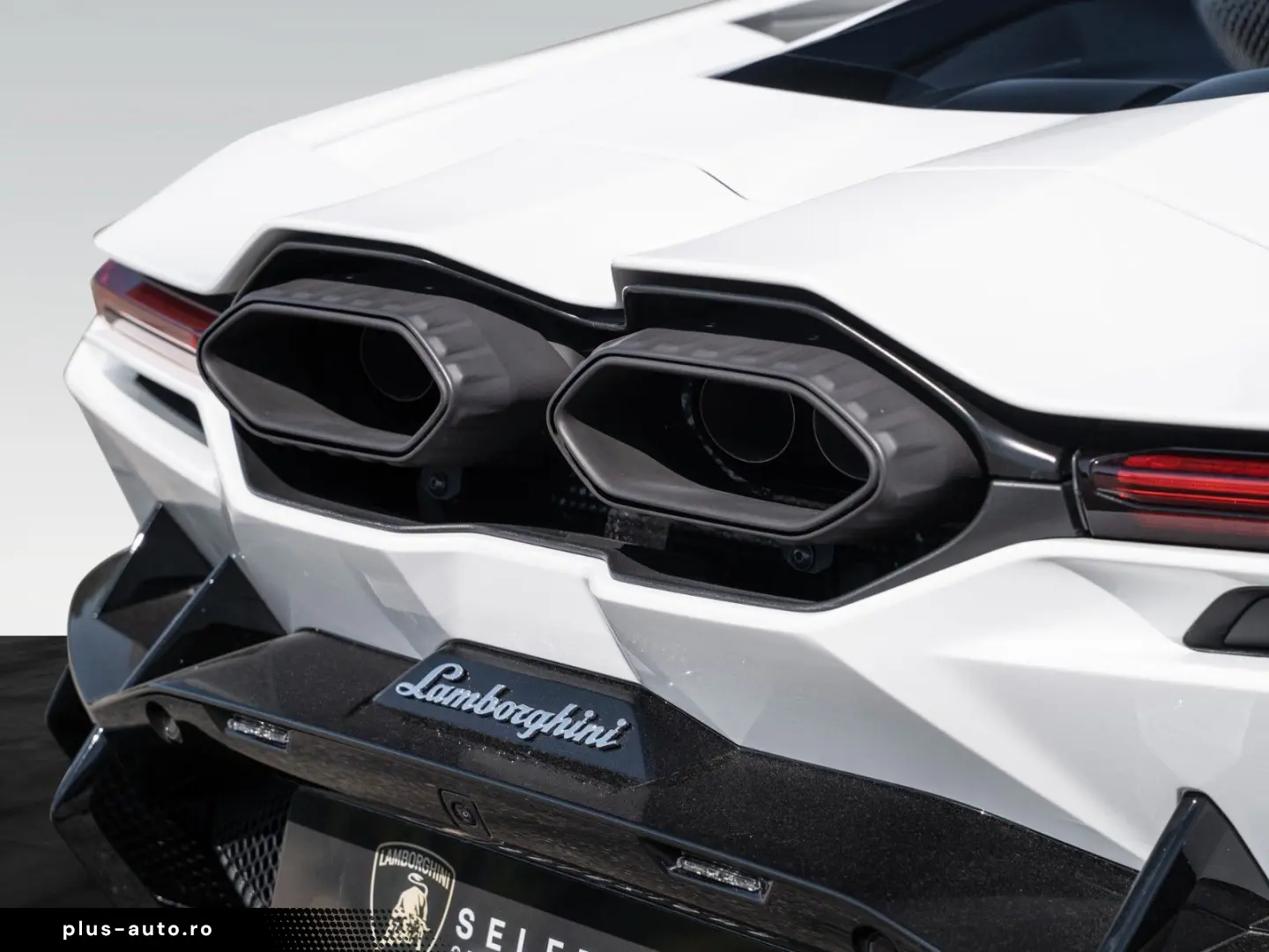 LAMBORGHINI Revuelto   Classica Trim   Passenger Display