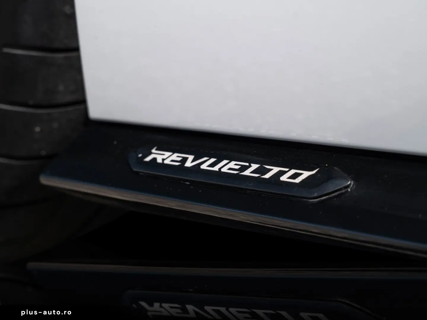 LAMBORGHINI Revuelto   Classica Trim   Passenger Display