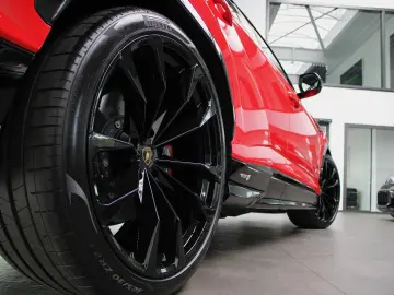 LAMBORGHINI URUS   S   B&O 3D BLACK &STYLE-PACK PANORAMA 23