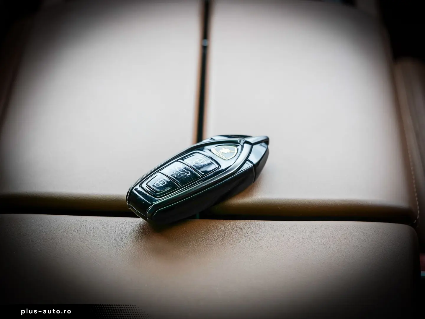LAMBORGHINI Urus SE Bianco Sapphirus  Panoramic Roof