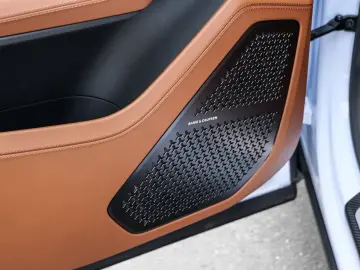 LAMBORGHINI Urus SE Bianco Sapphirus  Panoramic Roof